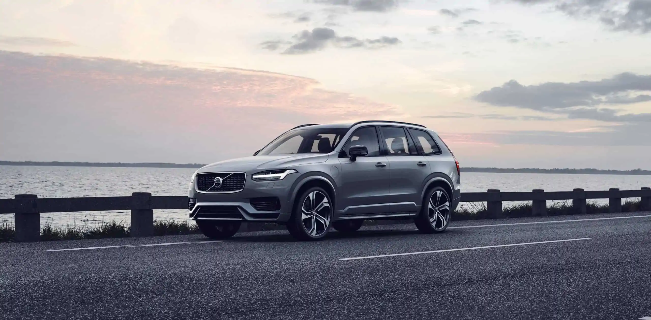 The refreshed Volvo XC90 R-Design T8 Twin Engine in Thunder Grey