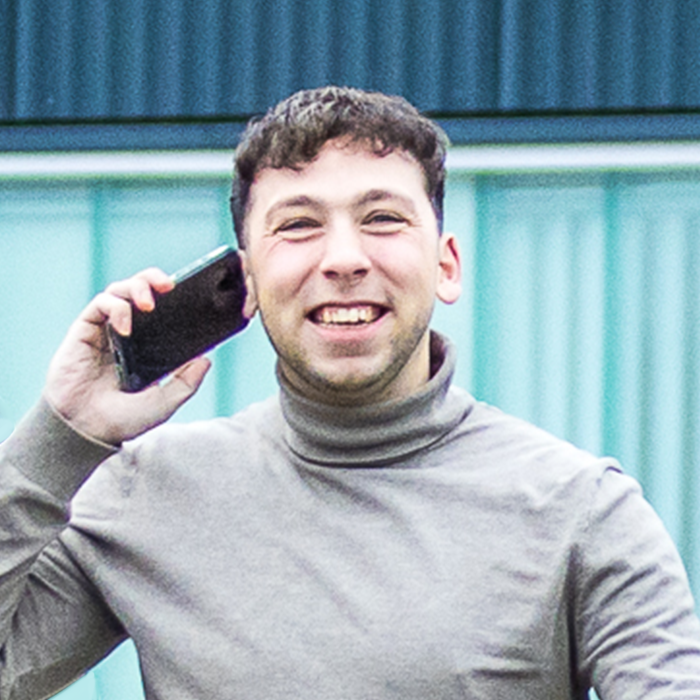 foto mitchel contact (1)